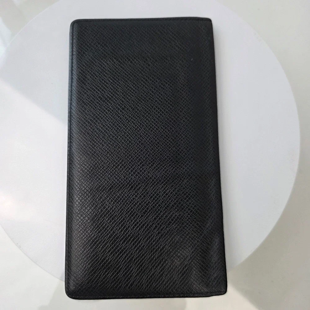 Louis Vuitton Brazza Taiga Wallet long Bifold Leather Black Slim